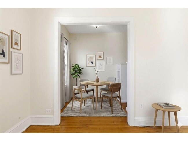 Building Photo - 220 E 19th St