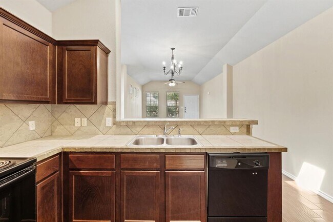 Building Photo - 119 Creekside Villa Dr