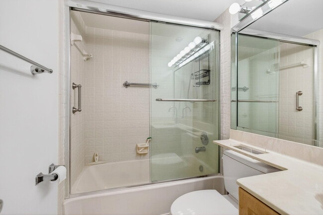 Building Photo - 5851 Parkwalk Dr