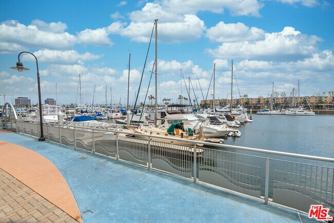 Building Photo - 4265 Marina City Dr