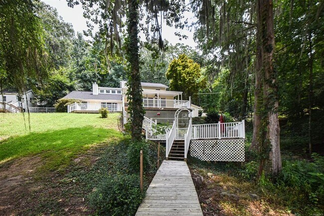 Building Photo - 555 Shady Acres Rd