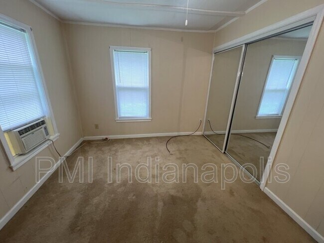 Building Photo - 629 N Willow St