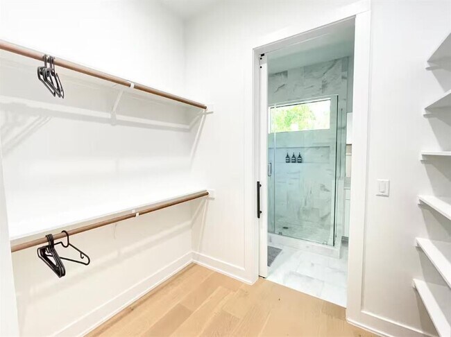 Building Photo - 2009 Canterbury St