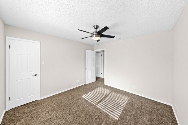 Building Photo - Spacious & Thoughtfully Updated 4-Bedroom ...