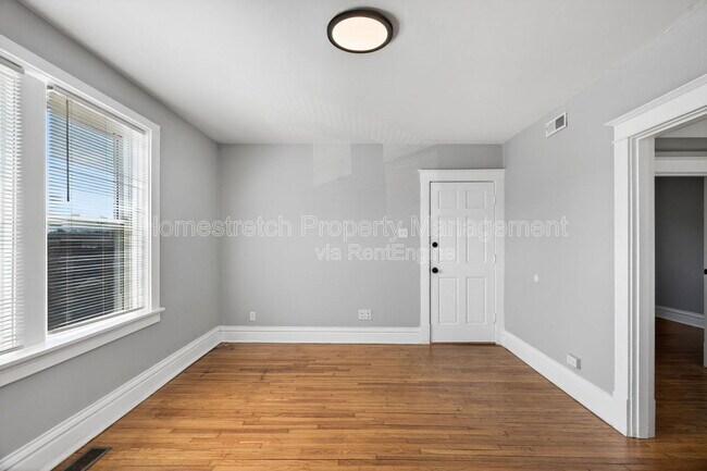 Building Photo - 3923 Miami St