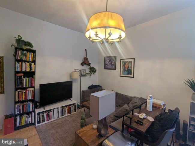 Building Photo - 251 S 21st St