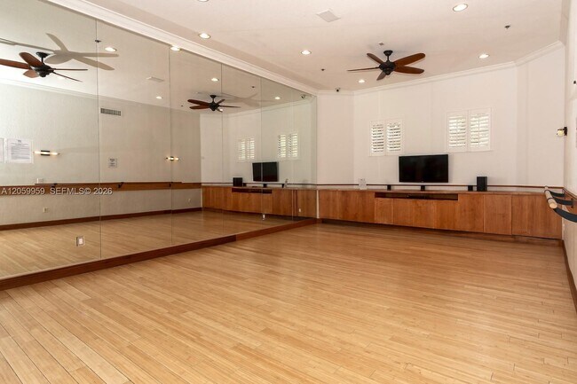 Building Photo - 3175 NE 184th St