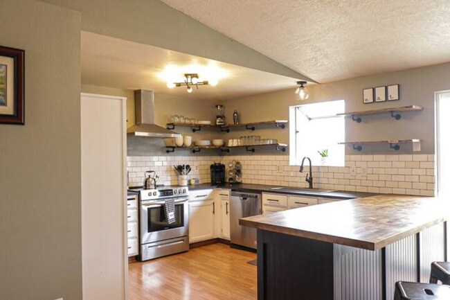 Building Photo - 3279 SW Pumice Pl