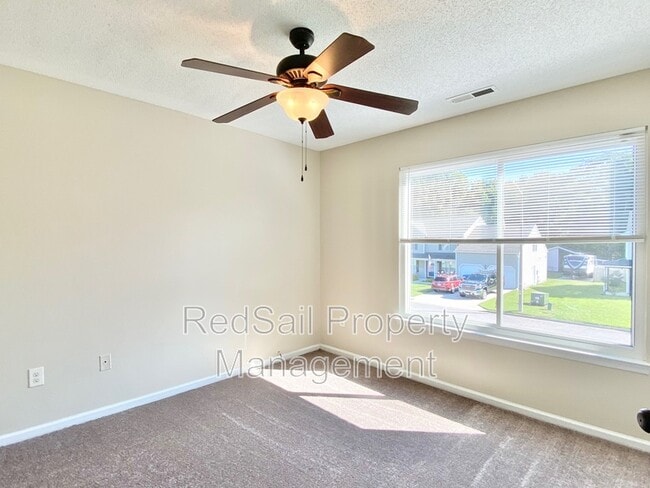 Building Photo - 1319 Pinecroft Ln