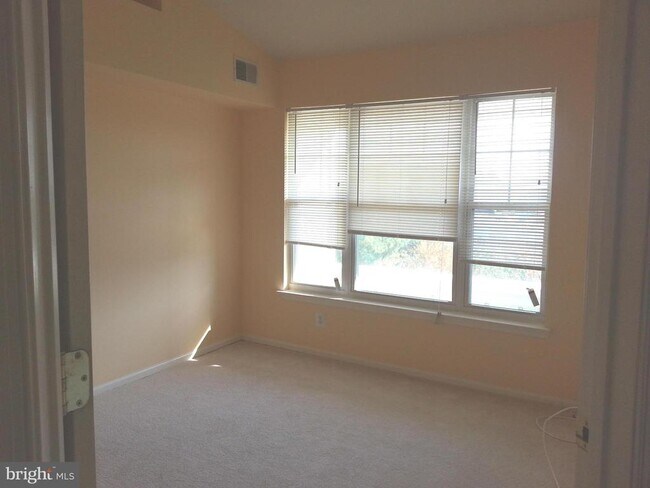 Building Photo - 13800 Farnsworth Ln