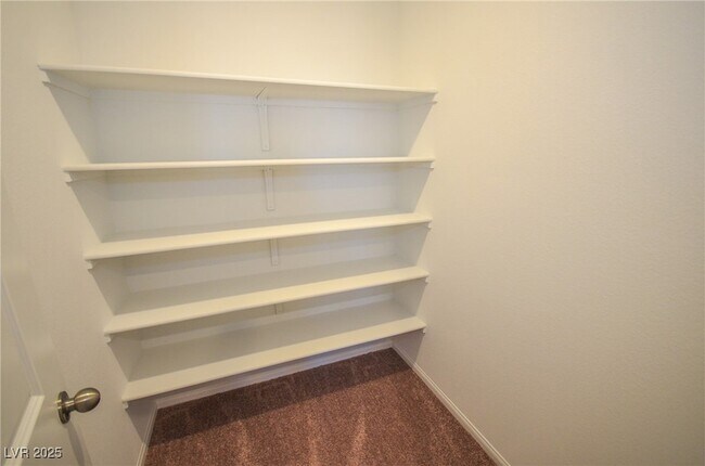 Building Photo - 5401 Lynn Crk Ave