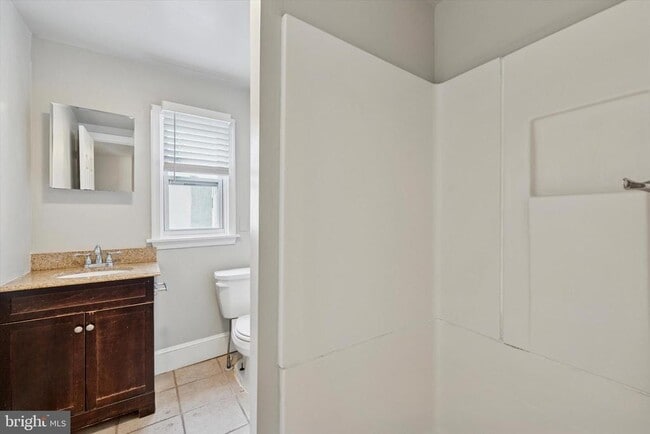 Building Photo - 158 Green Ln