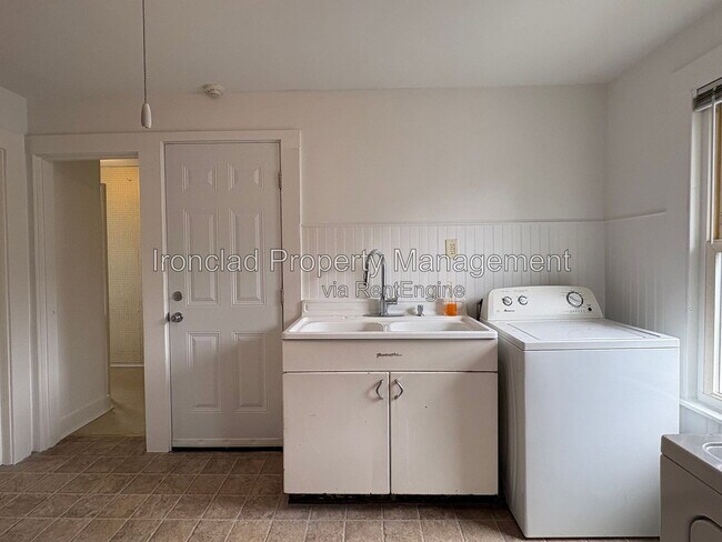 Building Photo - 48 Gridley St