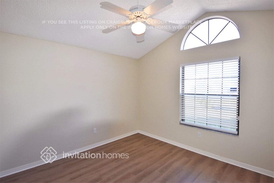 Building Photo - 653 Middlebury Loop