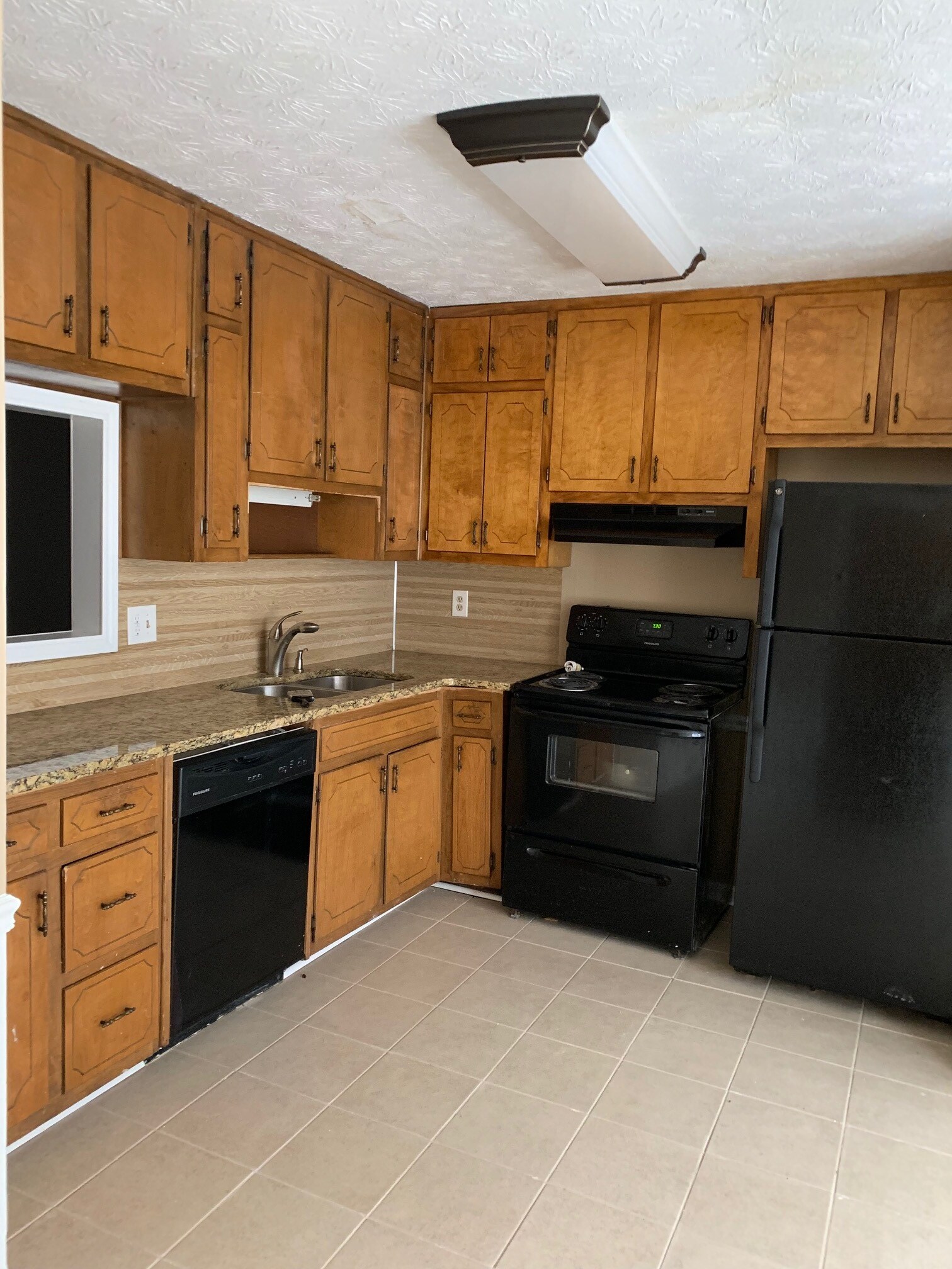 Building Photo - Room in Townhome on Patterson Cir