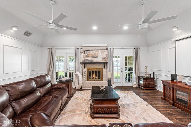 Building Photo - 4 Bedroom 3.5 bath in Greenacres