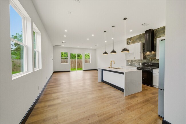 Building Photo - 4439 Gunter St