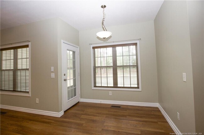 Building Photo - 110 Willow Creek Ln