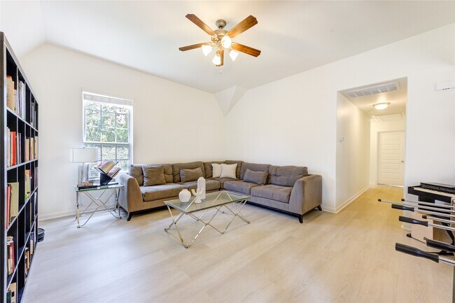 Building Photo - 27310 Onslow Run Dr