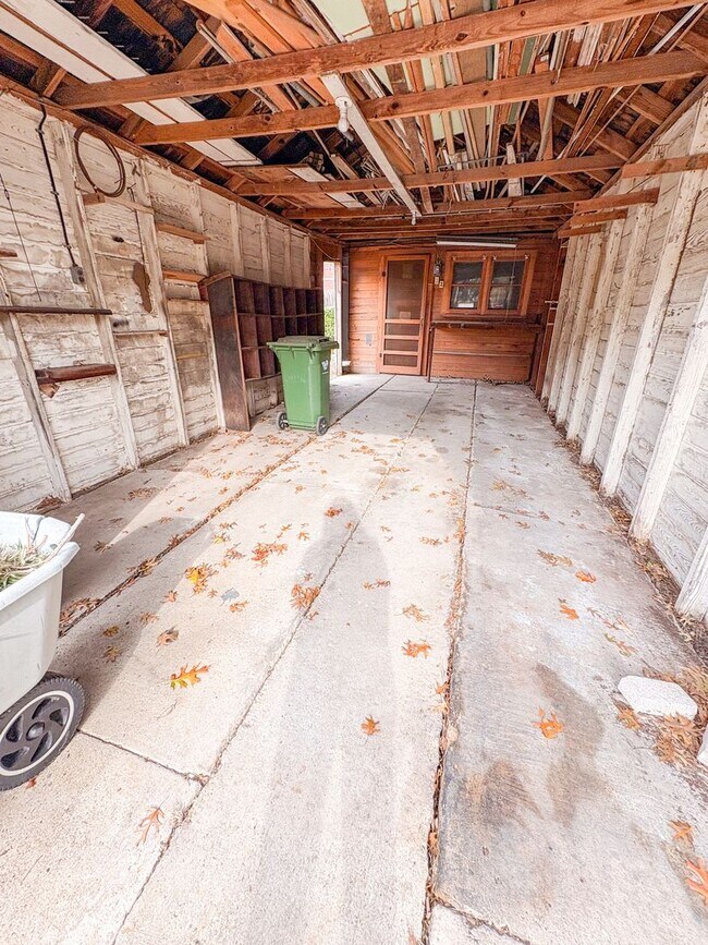 Building Photo - 515 N 32nd St