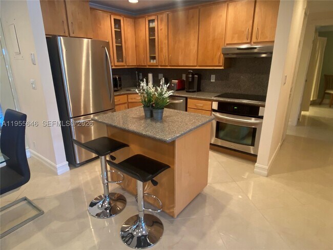 Building Photo - 6471 Bay Club Dr