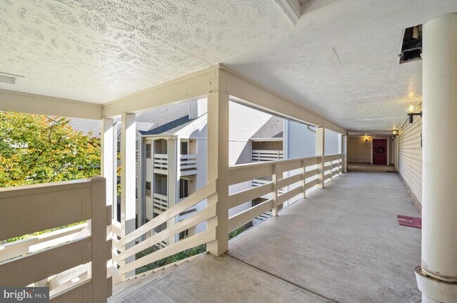 Building Photo - 240 S Reynolds St