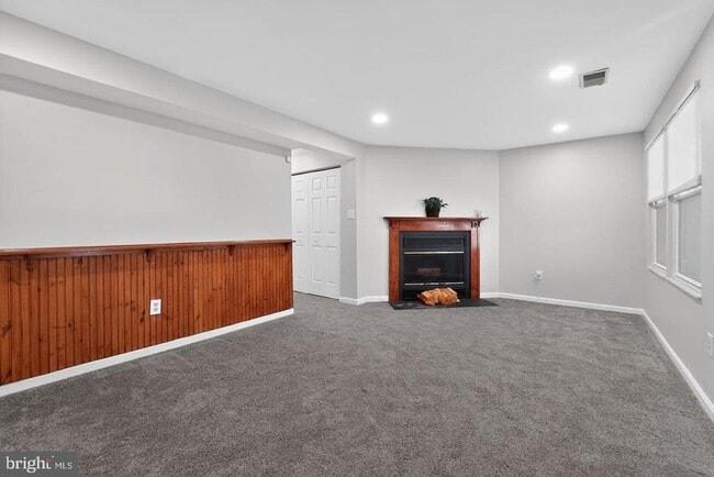 Building Photo - 708 Suffield Dr