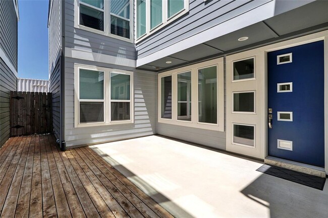 Building Photo - 12606 Red Sparrow St
