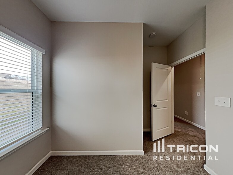 Building Photo - 346 Crandon Rd