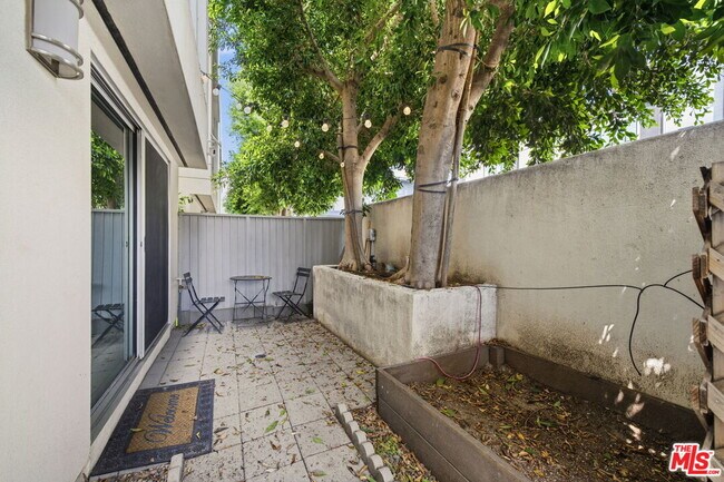 Building Photo - 5911 Saturn St