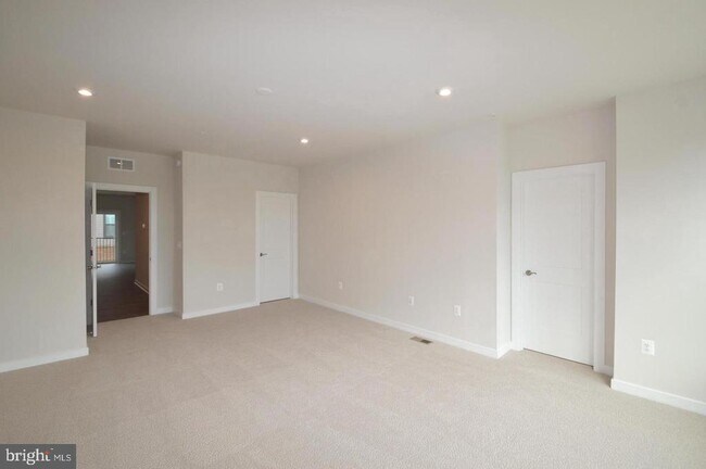 Building Photo - 13518 Sayward Blvd