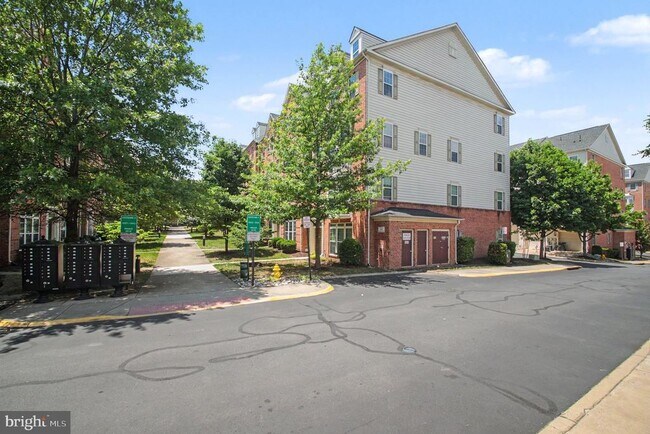 Building Photo - 15131 Leicestershire St