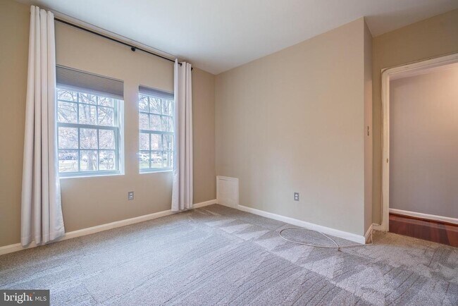 Building Photo - 1713 N Troy St