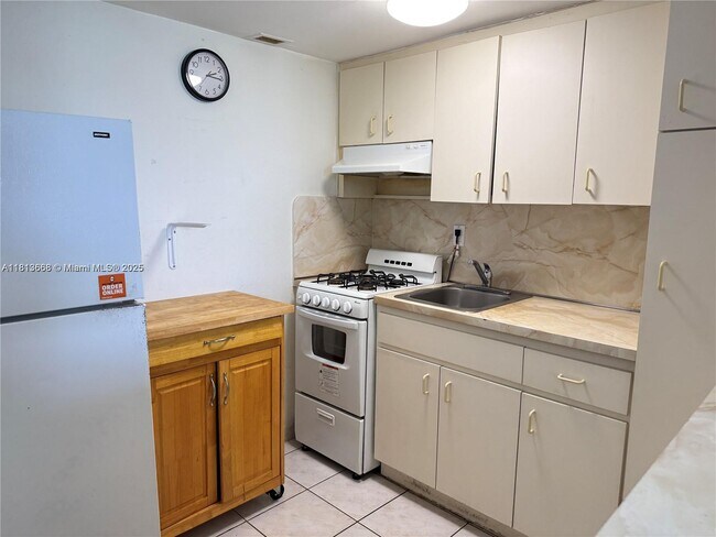 Building Photo - 6484 Indian Creek Dr