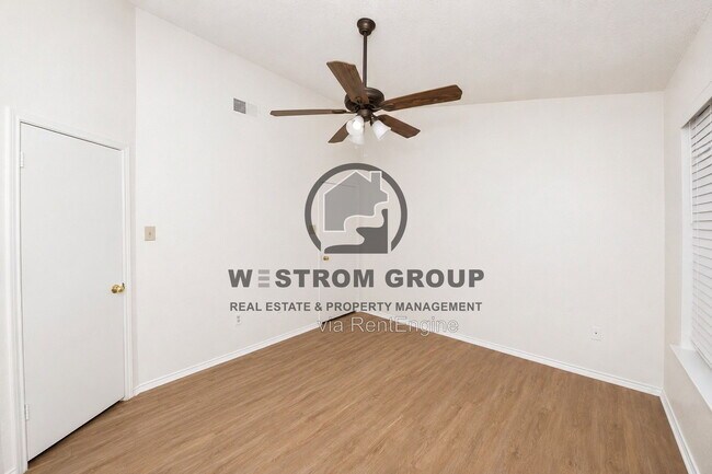Building Photo - 316 Crowe Dr