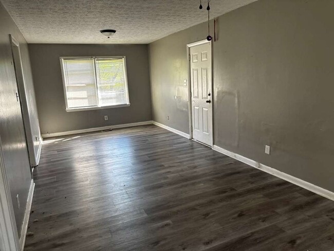 Building Photo - 6521 Cissna Dr