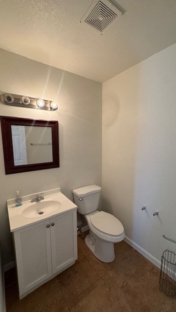 Building Photo - LONG TERM! 3 Bedroom 2.5 Bath Pool Home!