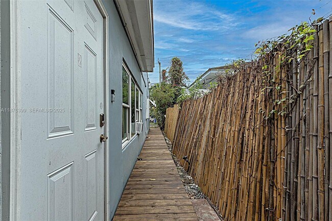 Building Photo - 259 NE 56th St