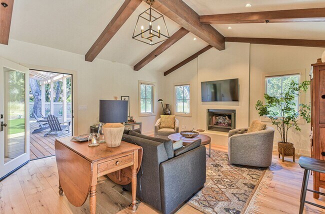 Building Photo - Luxury Living in Corral de Tierra!