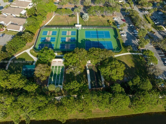 Building Photo - 822 NW Sorrento Ln