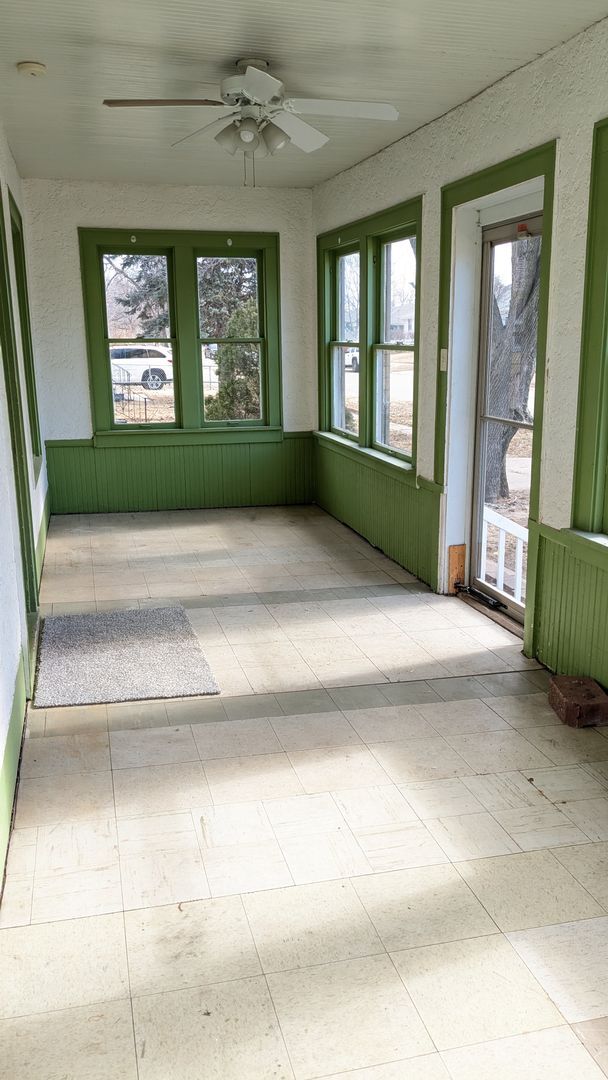 Building Photo - Bonus rooms galore in updated West End home!