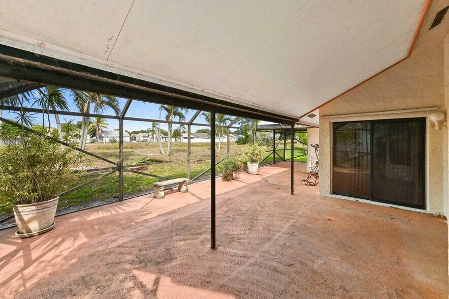 Building Photo - 5421 Helene Cir