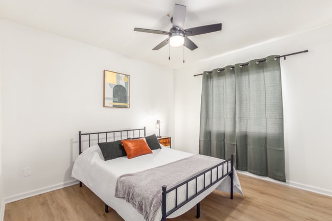 Building Photo - 2222 W Morningside Dr