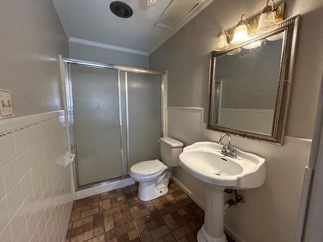 Building Photo - Beautiful 4 Bedroom Southern Hills Home