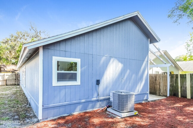 Building Photo - 2217 Destine Ln