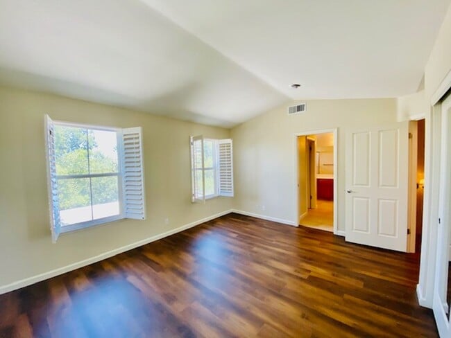Building Photo - Elegant and Move-In Ready 4BD/3BA, Two-Sto...