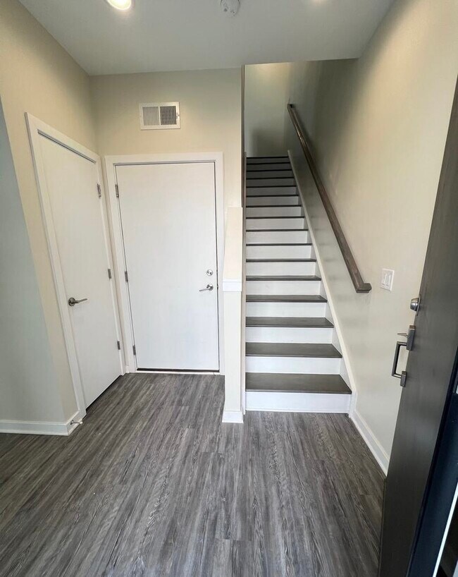 Building Photo - 3113 Beachview Ln
