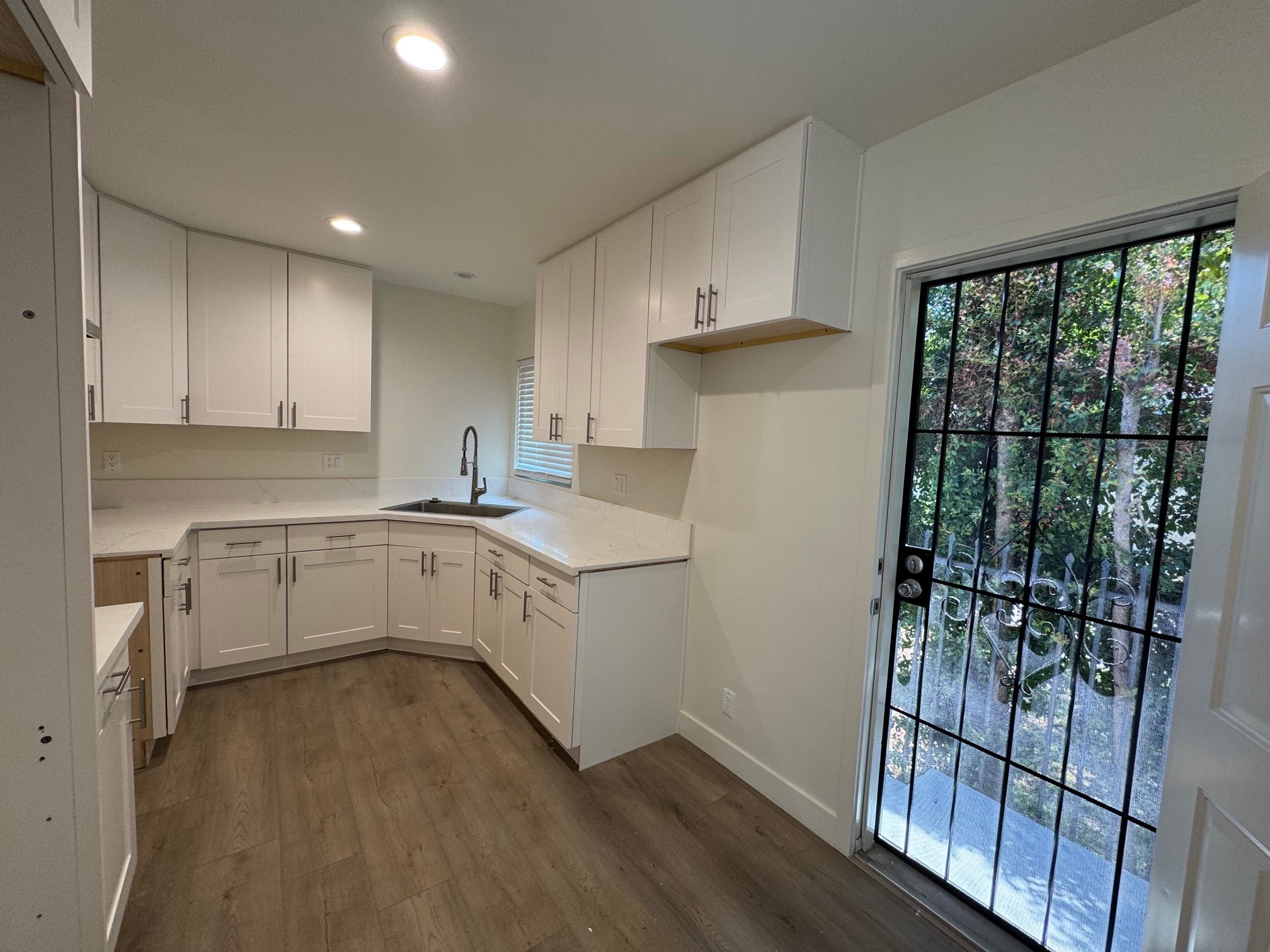 Kitchen with side entry - 1026 Ruberta Ave