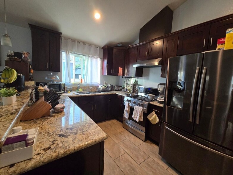 Building Photo - 10508 S Freeman Ave