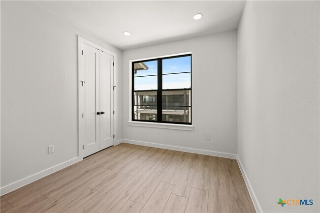 Building Photo - 634 Central Pkwy